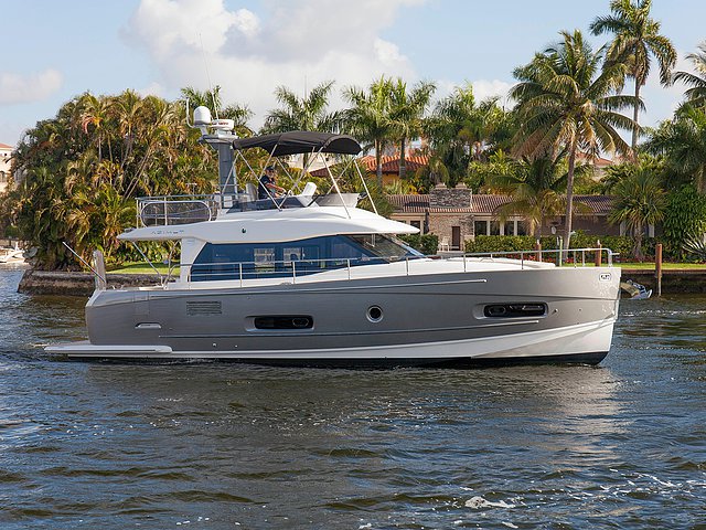 2015 Azimut Magellano 43 Photo