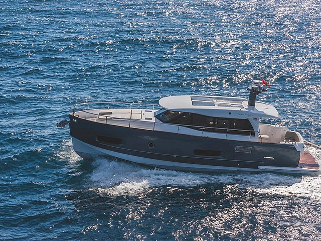 2015 Azimut Magellano 43 Ht Photo