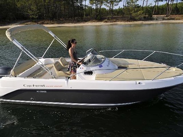 2015 B2 Marine Cap Ferret 672 Sun Deck Photo