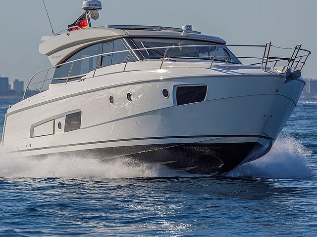 2015 Bavaria 420 Virtess Coupe Photo
