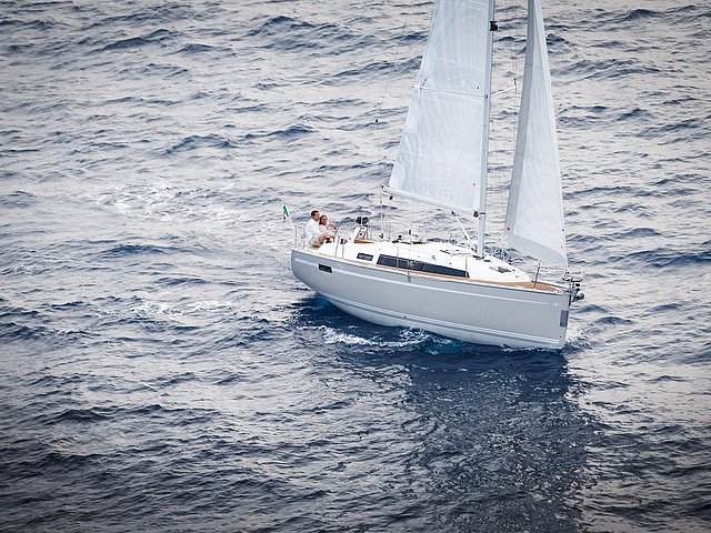 15 Bavaria Cruiser 33