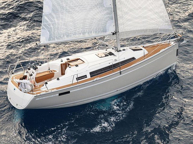 2015 Bavaria Cruiser 33 Photo