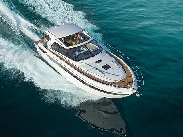 2015 Bavaria Sport 400 Coupe Photo