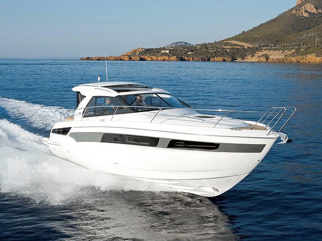 2015 Bavaria Sport 400 Ht Photo