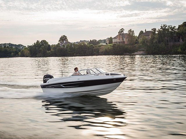 2015 Bayliner 180 Bowrider Photo