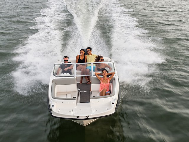 2015 Bayliner 190 Deck Boat Photo