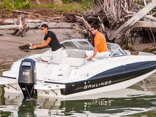 2015 Bayliner 190 Deck Boat Photo