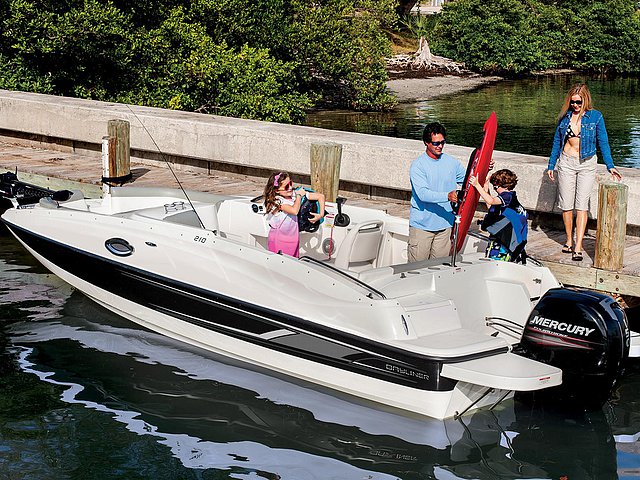2015 Bayliner 210 Deck Boat Photo