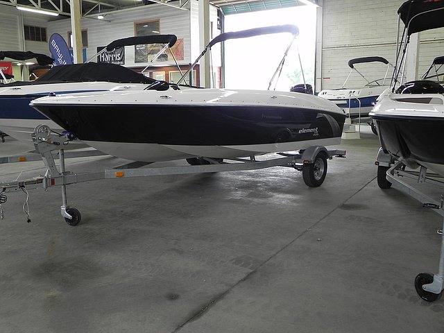 2015 Bayliner Element Xl Photo