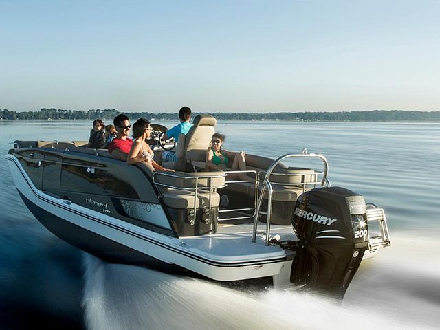 2015 Bayliner Xr7 Photo