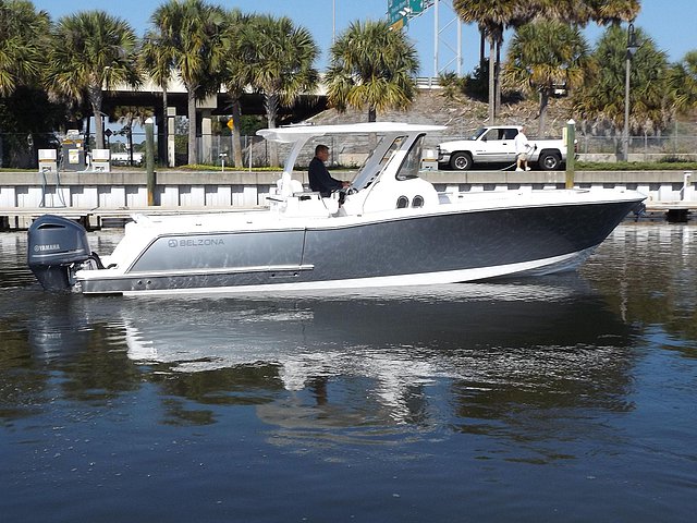 2015 Belzona 325 Center Console Photo
