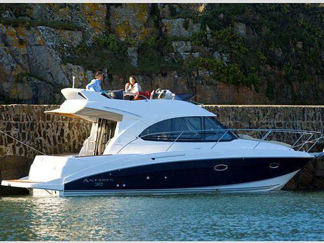 2015 Beneteau Antares 30 Photo