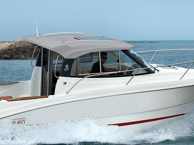 2015 Beneteau Antares 680 Photo