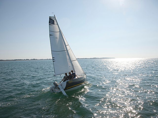 2015 Beneteau First Photo