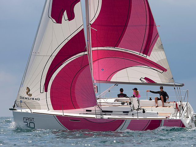 2015 Beneteau First Photo