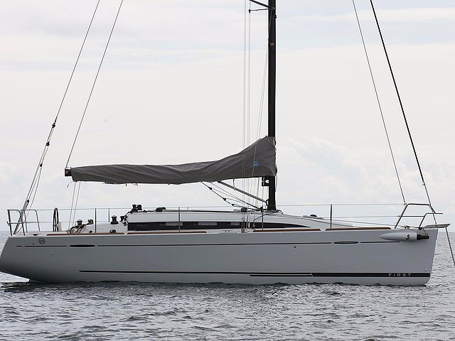 15 Beneteau First 35