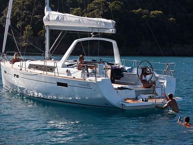 2015 Beneteau Oceanis 45 Photo