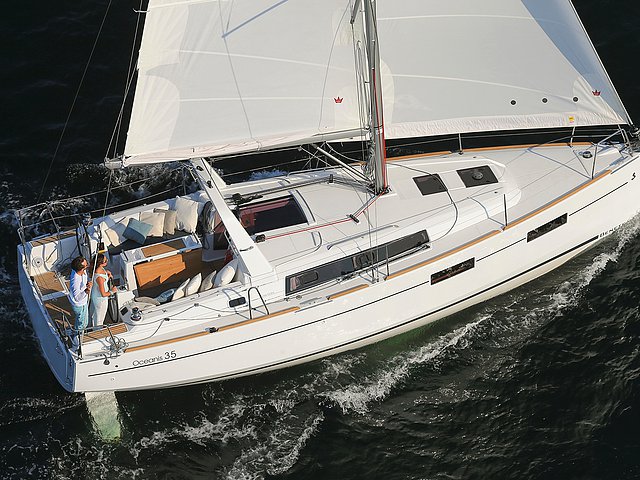 2015 Beneteau Oceanis Photo