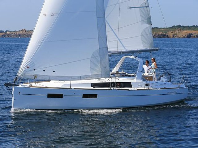 2015 Beneteau Oceanis 35 Photo