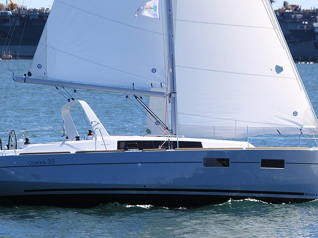 2015 Beneteau Oceanis 35 Photo