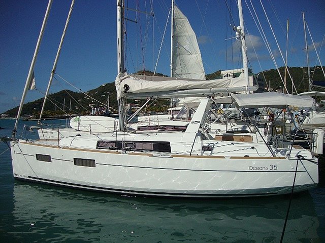 2015 Beneteau Oceanis 35 Photo
