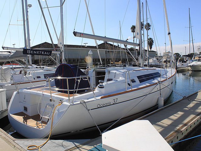 2015 Beneteau Oceanis 37 Photo