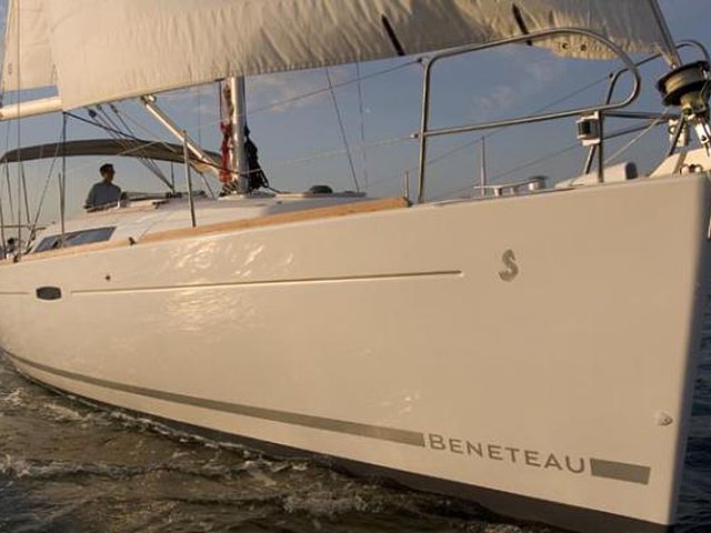2015 Beneteau Oceanis 37 Photo