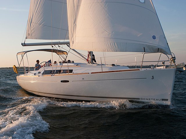 2015 Beneteau Oceanis 37 Photo