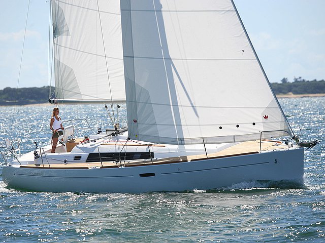 2015 Beneteau Oceanis 37 Platinum Photo