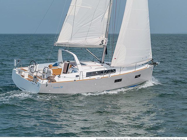 2015 Beneteau Oceanis 38 Photo
