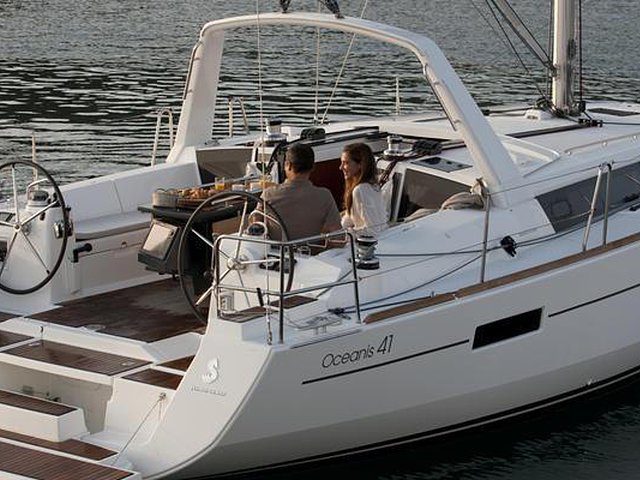 2015 Beneteau Oceanis 41 Photo