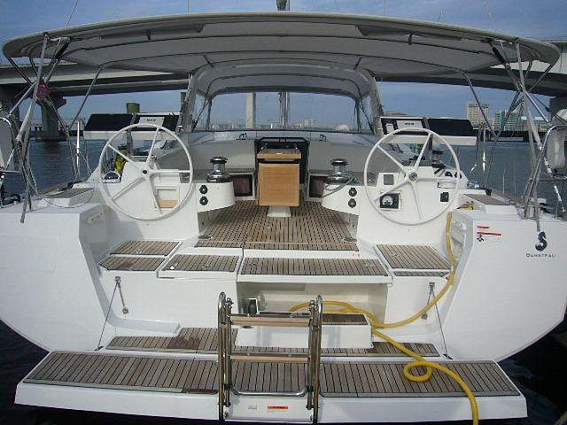 15 Beneteau Oceanis 55