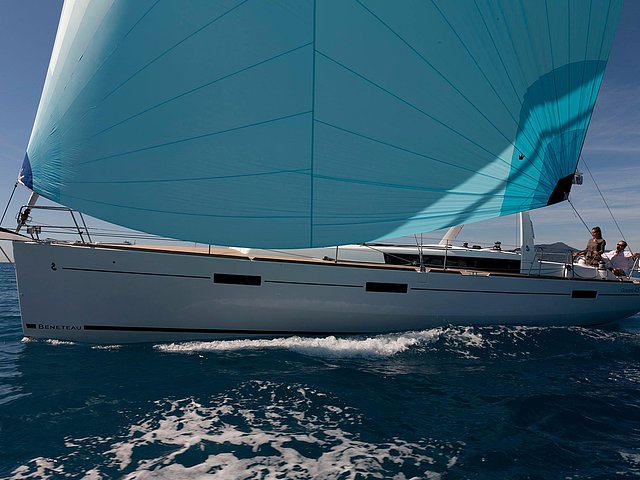 2015 Beneteau Oeanis 45 Photo