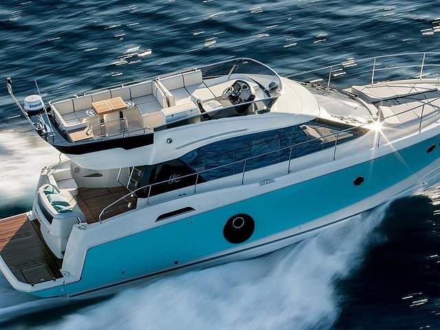 2015 Beneteau Monte Carlo 4 Photo