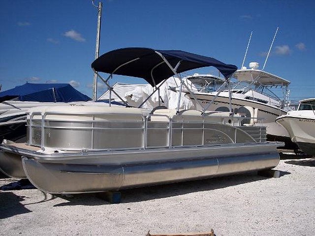 2015 Bennington 2250 Gbr Photo