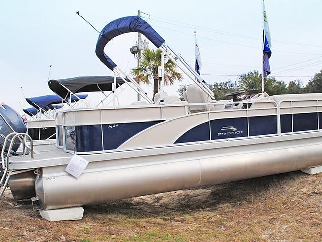 2015 Bennington 24 Scwx Photo