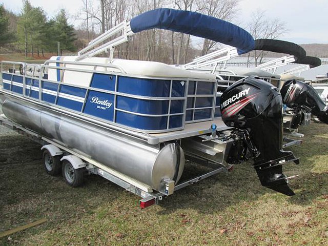 2015 Bentley Pontoons 220 Fish Photo