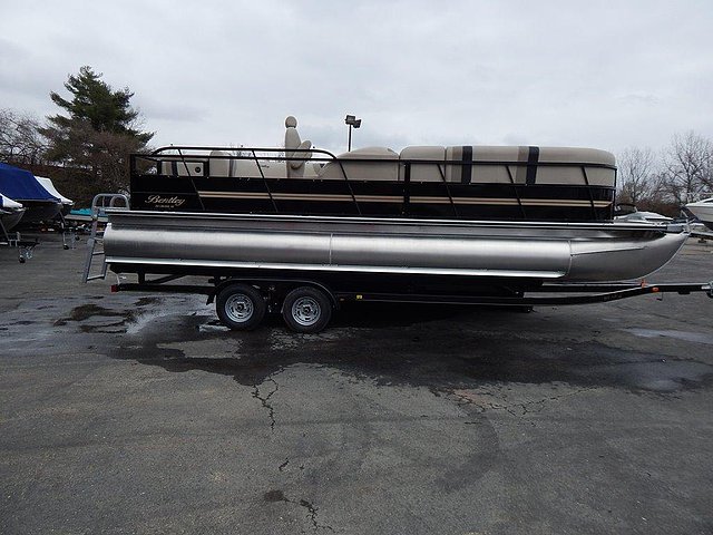 2015 Bentley Pontoons 243 Cruise Se Tritoon Photo