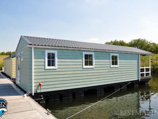 2015 Best Marine Chalet Beach Photo