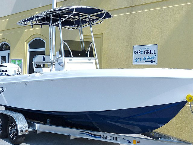 2015 Bluewater 2150 Center Console Photo