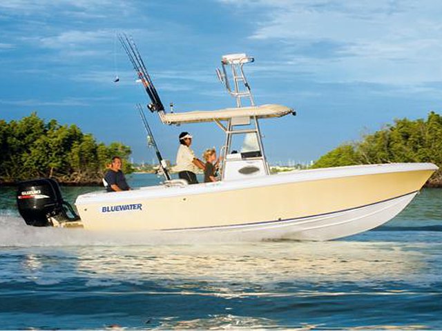2015 Bluewater 2350 Center Console Photo