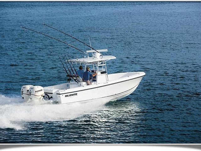 2015 Bluewater 2550 Center Console Photo