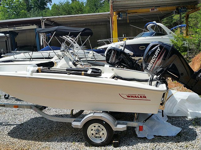 2015 Boston Whaler 130 Super Sport Photo
