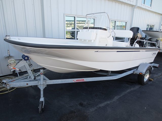2015 Boston Whaler 150 Montauk Photo