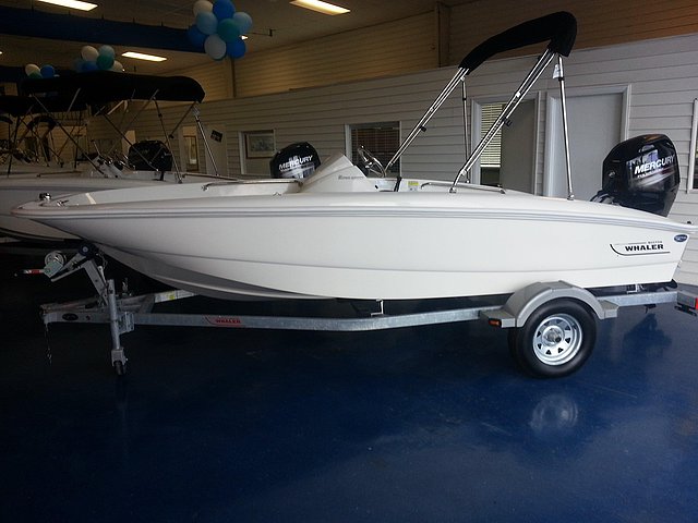 2015 Boston Whaler 150 Super Sport Photo