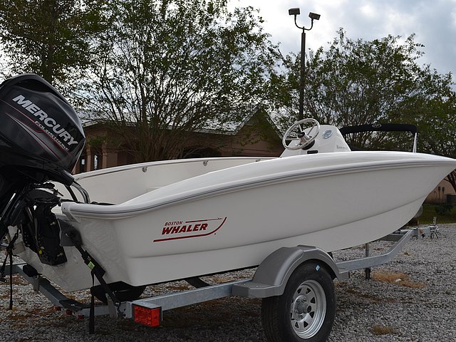 2015 Boston Whaler 150 Super Sport Photo
