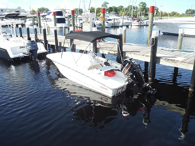 2015 Boston Whaler 150 Super Sport Photo