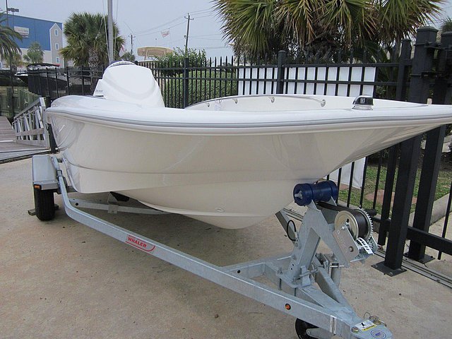 2015 Boston Whaler 150 Super Sport Photo