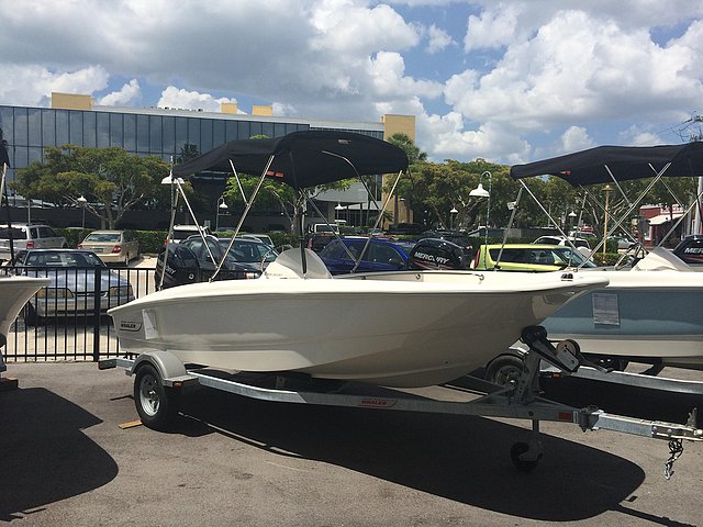 2015 Boston Whaler 150 Super Sport Photo