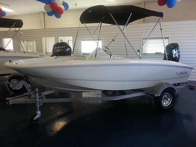 2015 Boston Whaler 150 Super Sport Photo